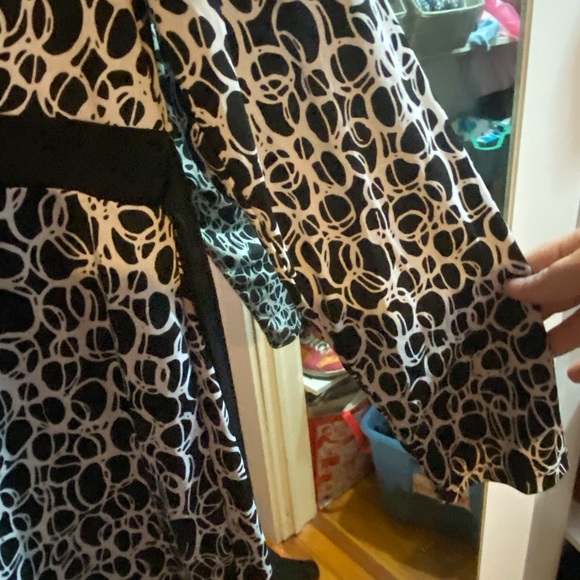 🌺 3/$15 V-Neck Maternity Blouse - Picture 2 of 3